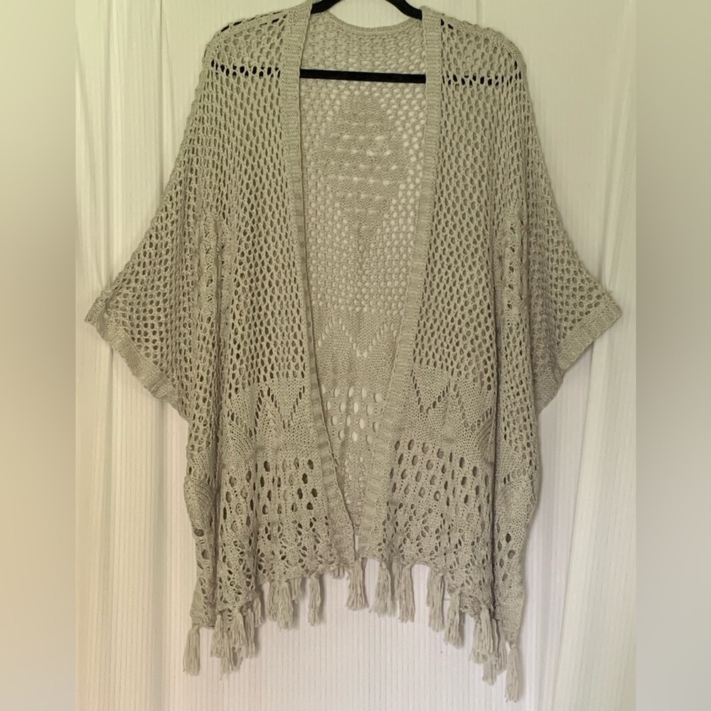 Shawl Shrug Cardigan Open Front Loose Knit Crochet Light Grey Size M/L